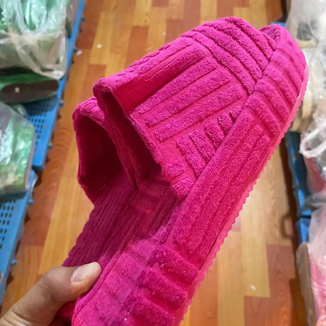 2022 Women's Thick-Soled Fur Slippers with Floral Design