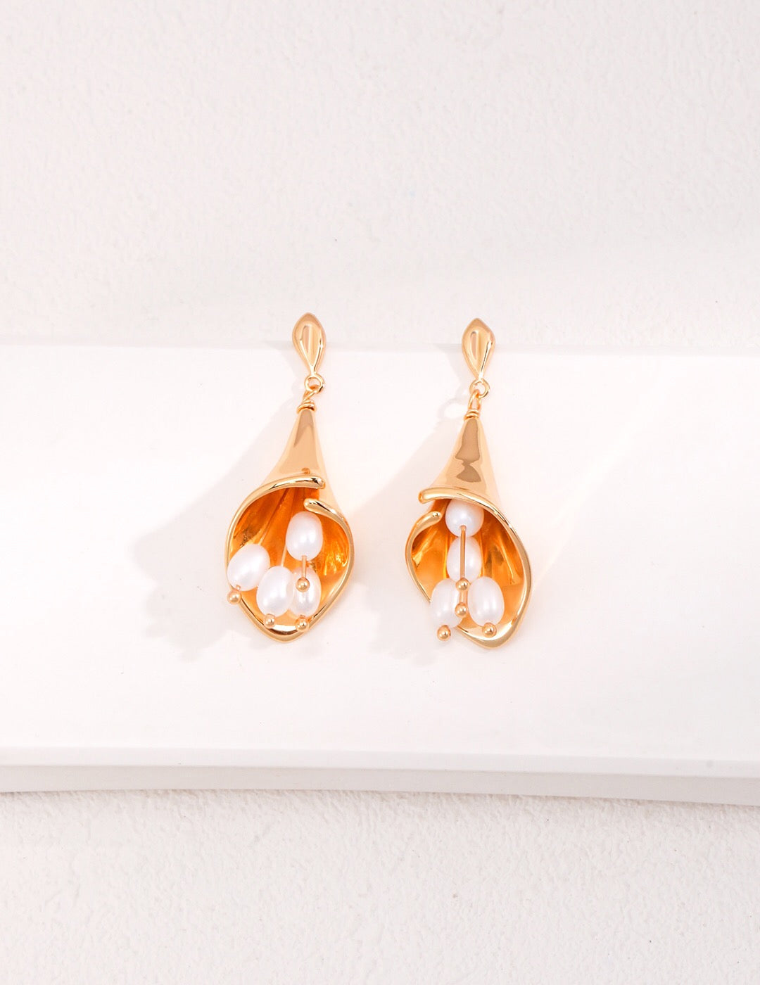 Calla Lily Pearl Earrings