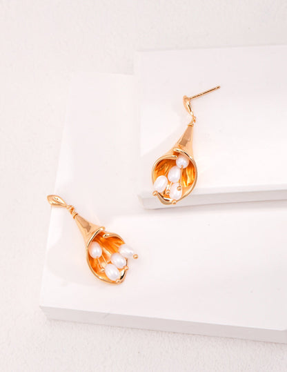 Calla Lily Pearl Earrings